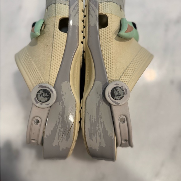 Baby Yoda Crocs Men’s Size 7 - Picture 4 of 6